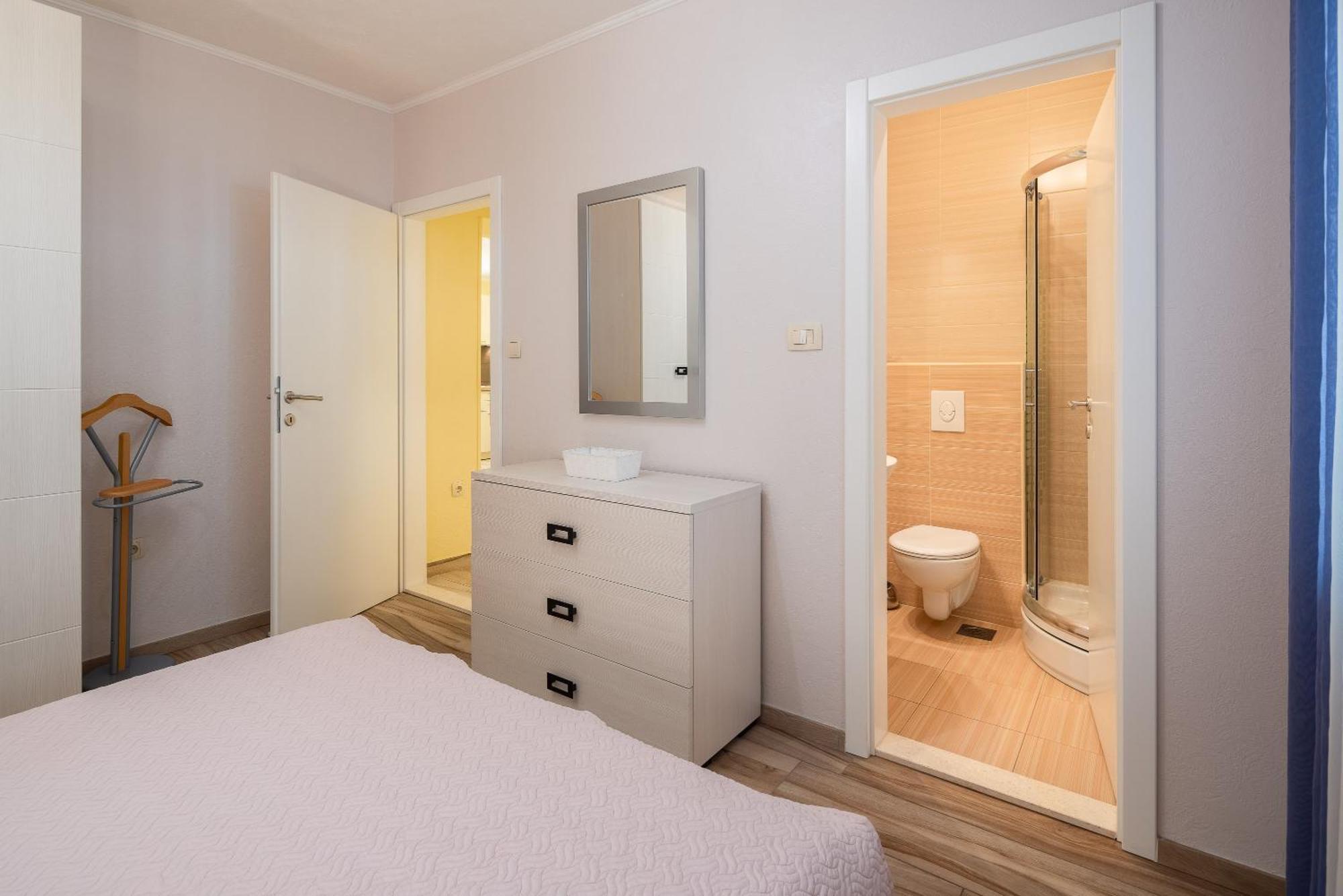 Perla Apartment - 2 Min To The Beach & Free Parking Makarska Exterior photo